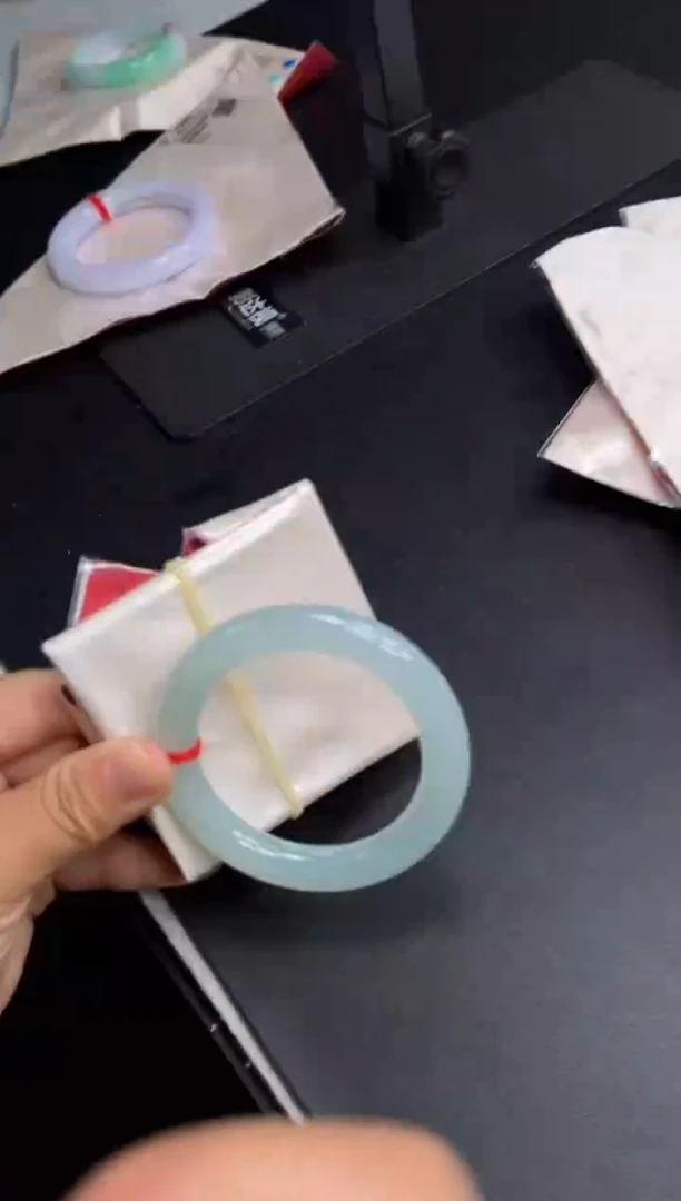 未镶嵌手镯（圆镯）翡翠多人