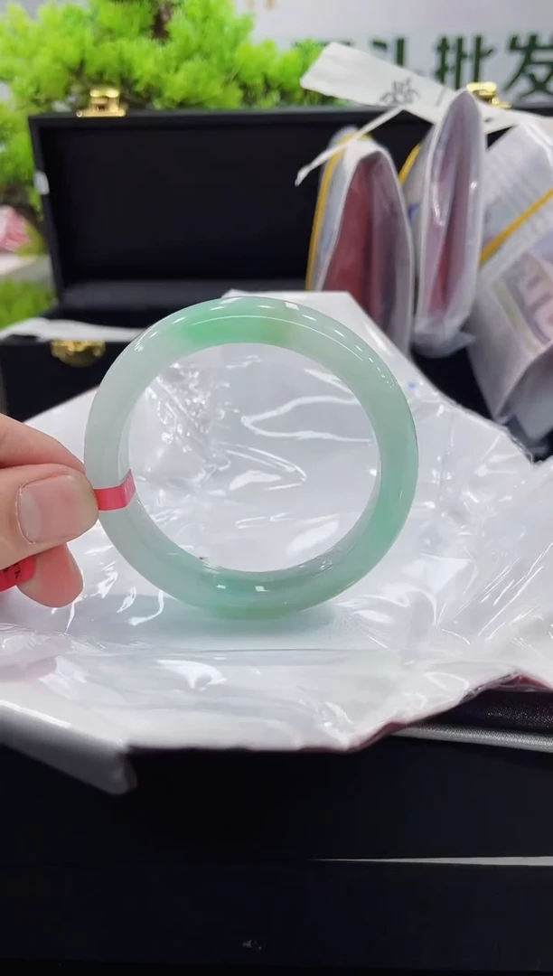 【闪购商品】翡翠手镯未镶嵌手镯