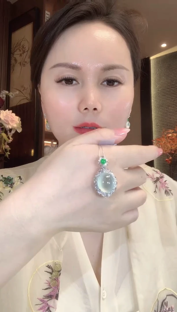 吊坠(不含链)18K金镶嵌翡翠D212