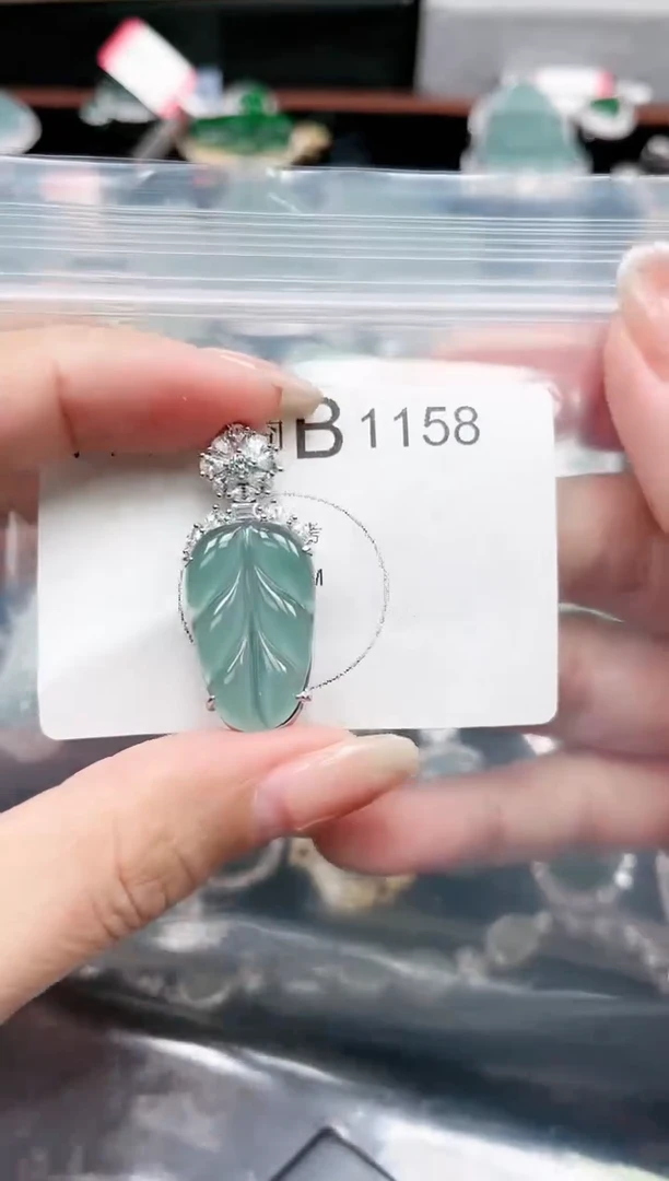 【闪购商品】翡翠颈饰未镶嵌1158赠皮绳