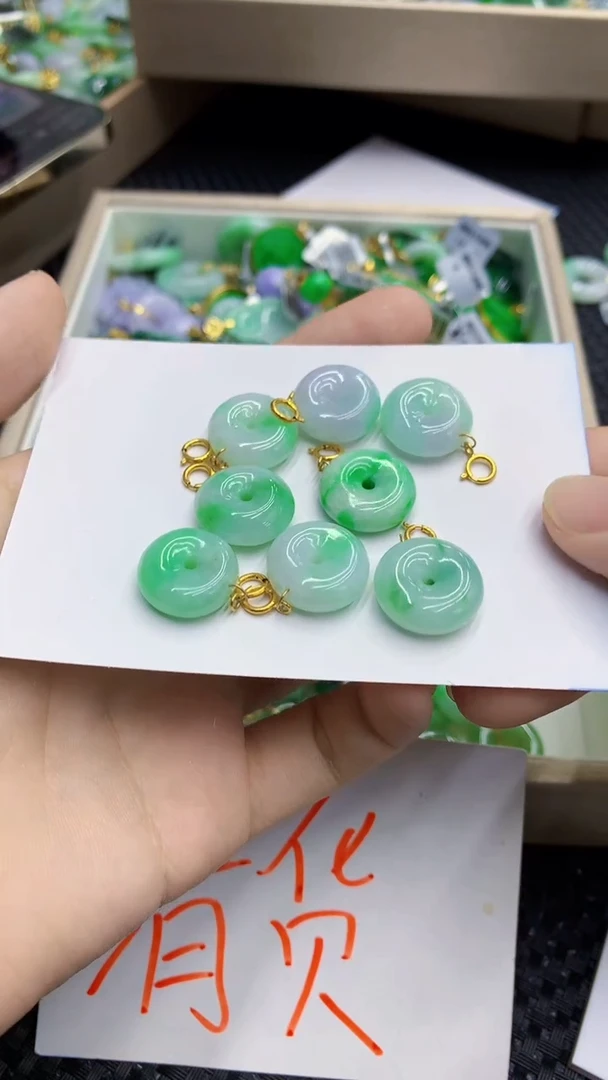 翡翠未镶嵌颈饰多样性发其一