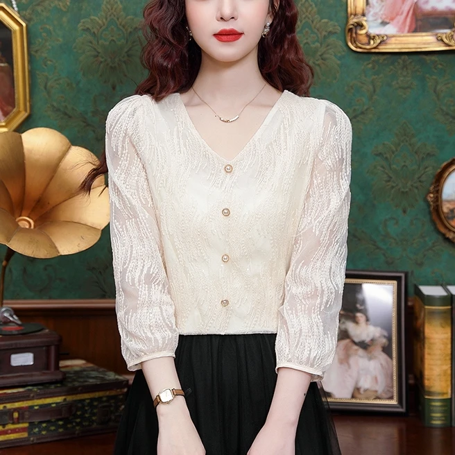 法式气质V领七分袖蕾丝衬衫女士春夏季2025新款别致洋气短款上衣