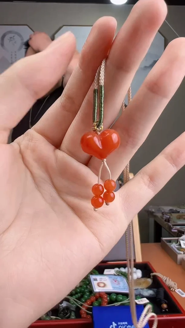 颈饰未镶嵌南红玛瑙一物一证 拍一单发一个