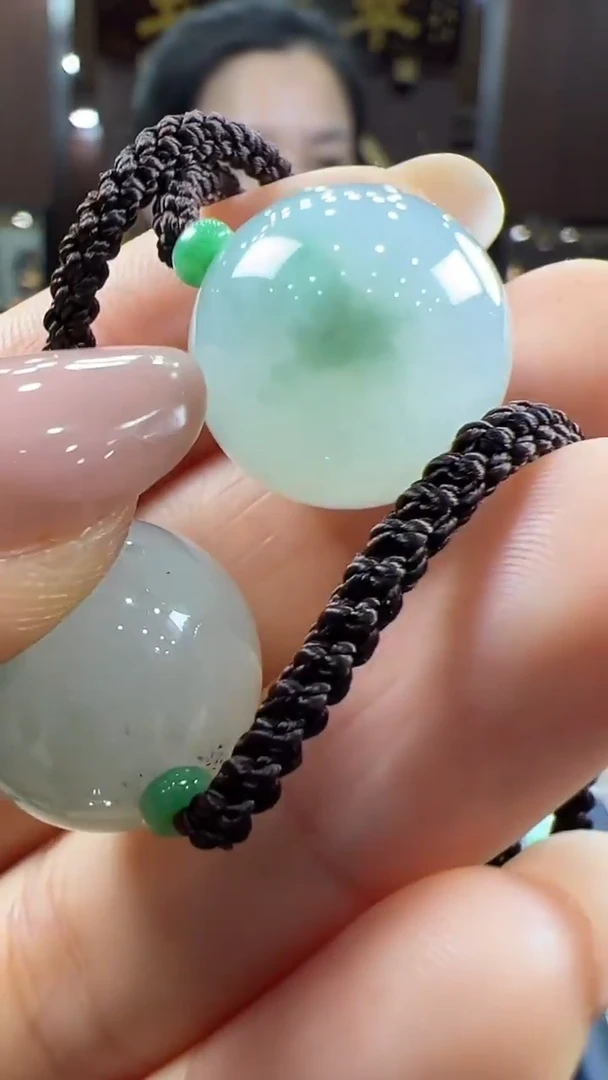 翡翠挂件未镶嵌圆珠套绳（多样性发其一）