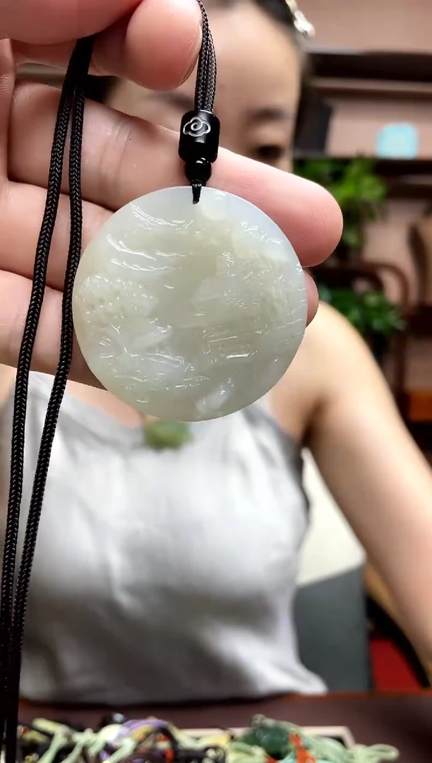 岫玉未镶嵌吊坠·