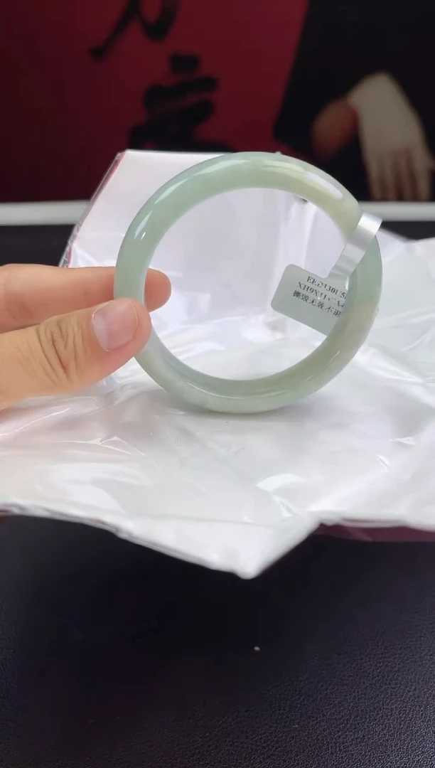 【闪购商品】翡翠未镶嵌手镯5翡翠手镯(微瑕）