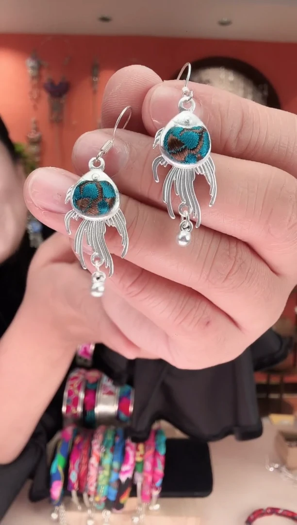 织绣非遗手工苗绣刺绣首饰80