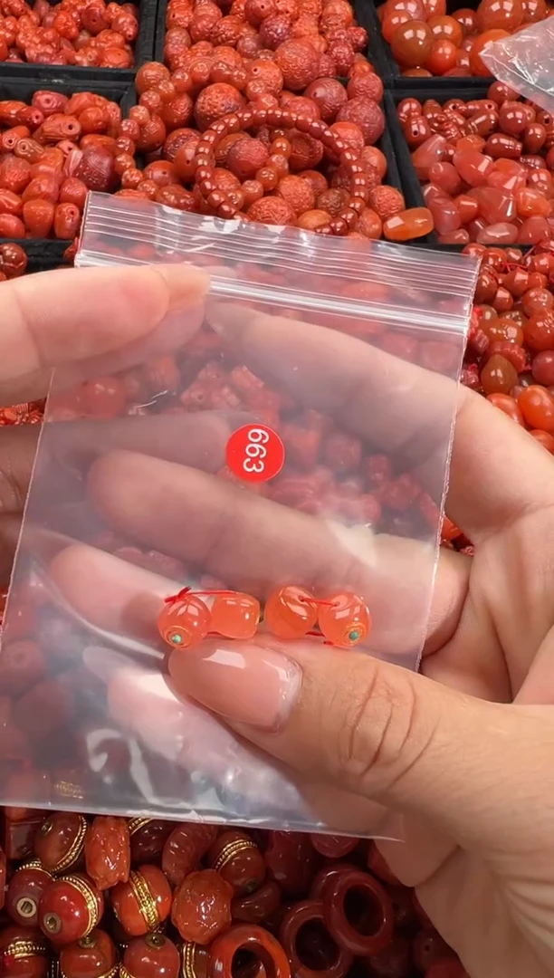 南红玛瑙未镶嵌颈饰1