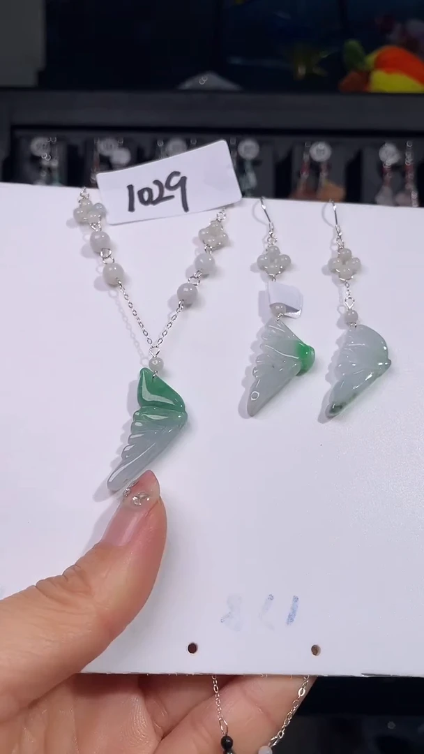 颈饰未镶嵌翡翠喜欢拍