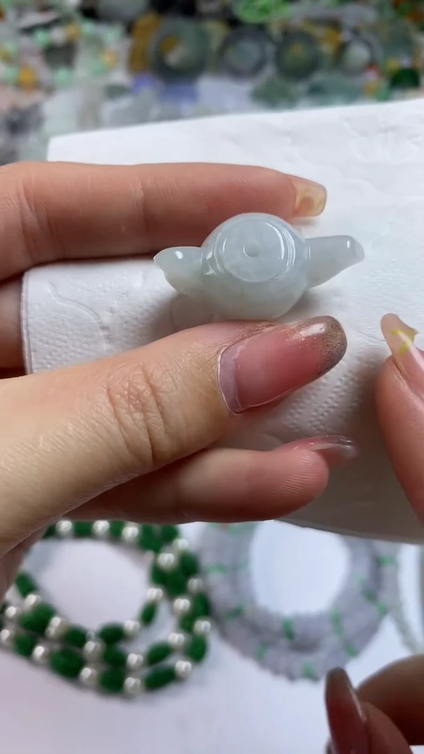 翡翠挂件未镶嵌翡翠