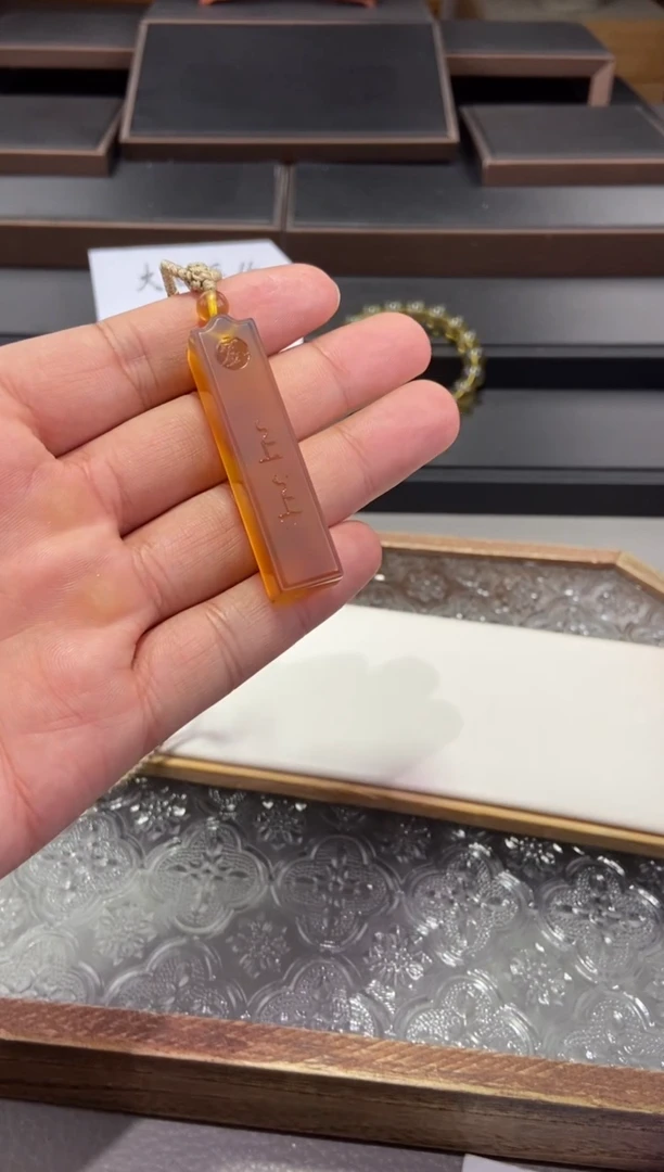 琥珀颈饰未镶嵌上上签吊坠