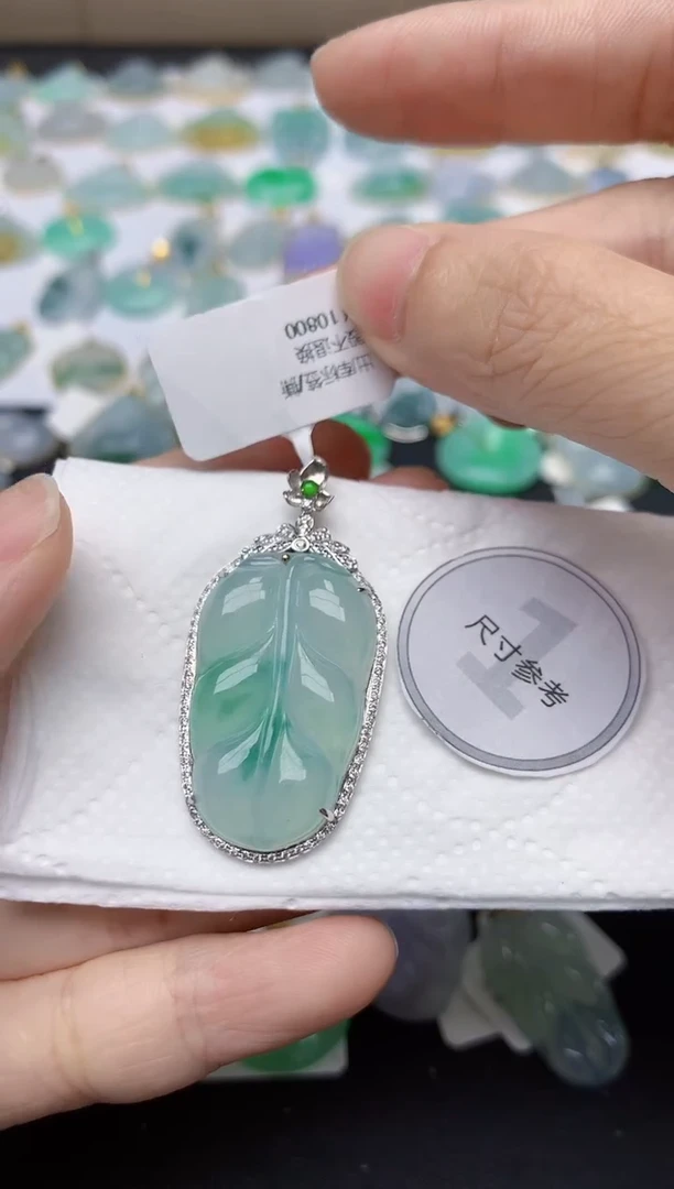 翡翠18K金镶嵌颈饰天然缅甸A货翡翠