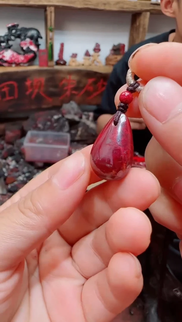 天然辰砂原矿水滴吊坠39