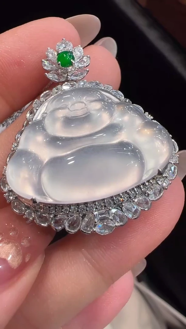 颈饰18K金镶嵌翡翠吊坠