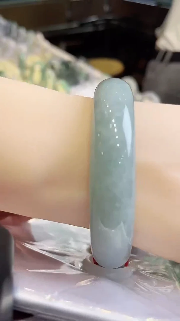 翡翠手镯未镶嵌翡翠