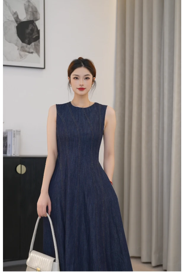 【小七】2025年小众轻奢新款无袖气质优雅高级感牛仔吊带连衣裙