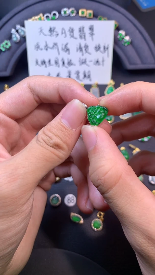 项链18K金镶嵌翡翠爱**.1