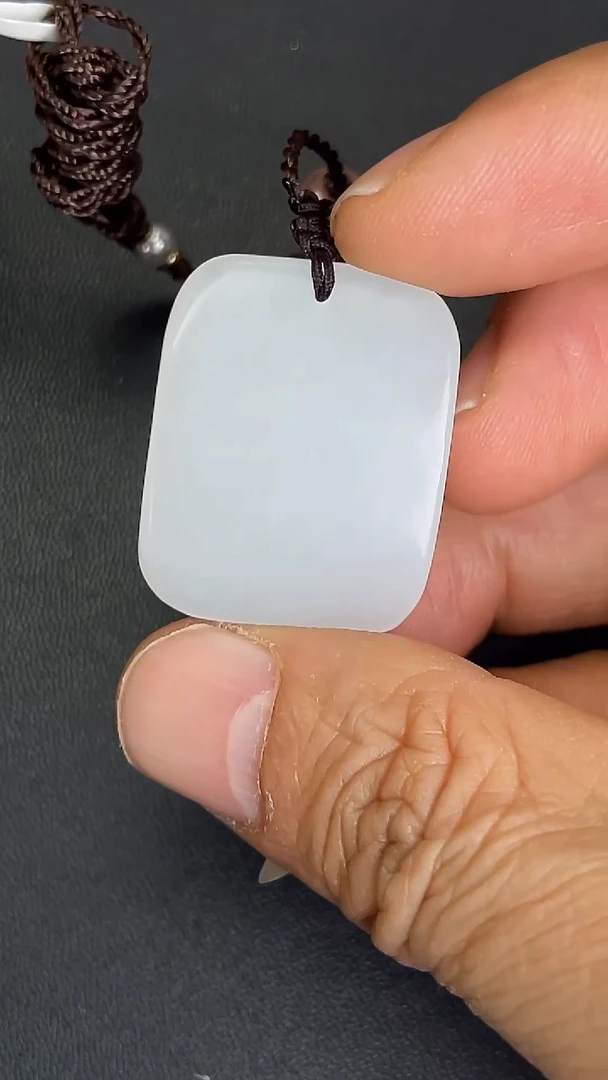 颈饰未镶嵌和田玉新疆黑山白玉面包扣无事牌