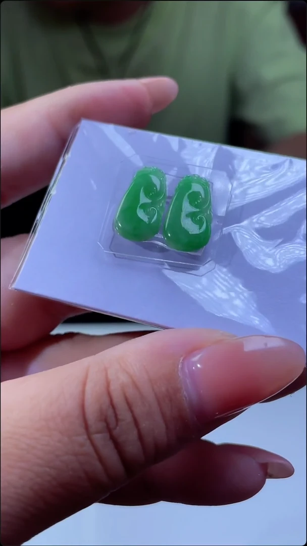 定制翡翠未镶嵌一对