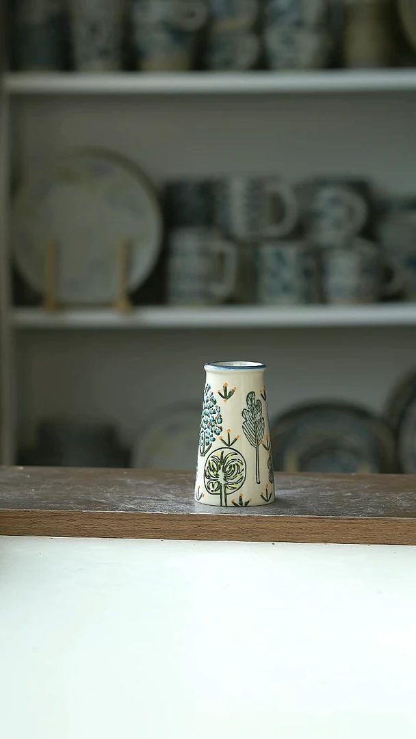 微瑕470出日浮雕花朵花瓶8cm@4-2@