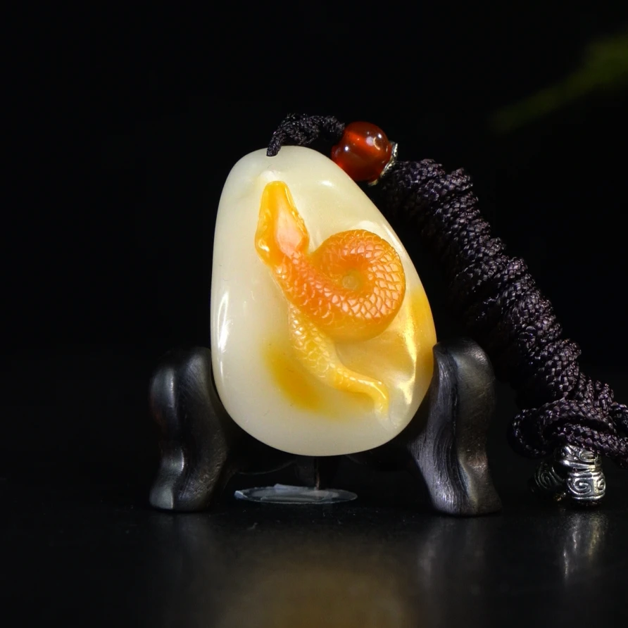 Lot.30.寿山石黄巢冻金蛇狂舞挂件15.6克3.6x2.3x1.5cm