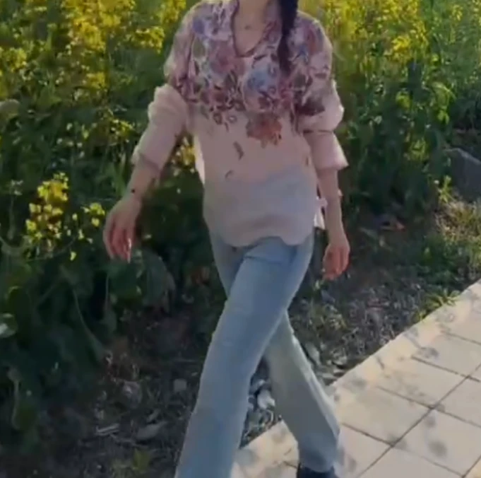 2025春季新款网红同款洋气减龄气质上衣牛仔裤子女乖N2