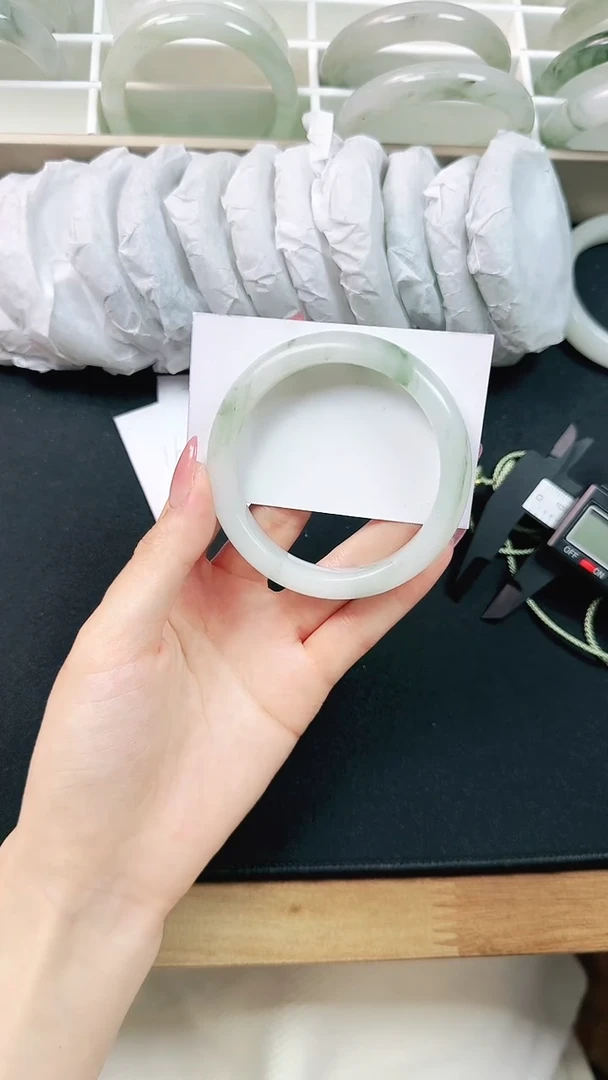 未镶嵌手镯石英质玉9-55