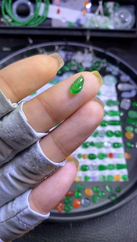 未镶嵌挂件翡翠兰花