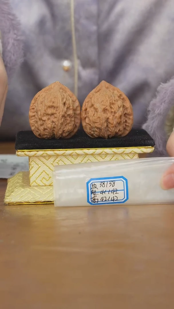 把件文玩核桃赤龙鸡心