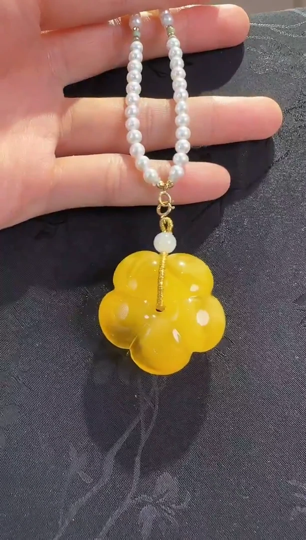 蜜蜡颈饰18K金镶嵌花花吊坠