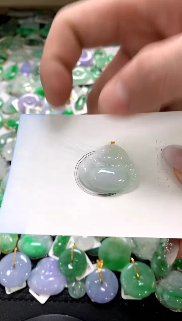 颈饰18K金镶嵌翡翠1111111111111111