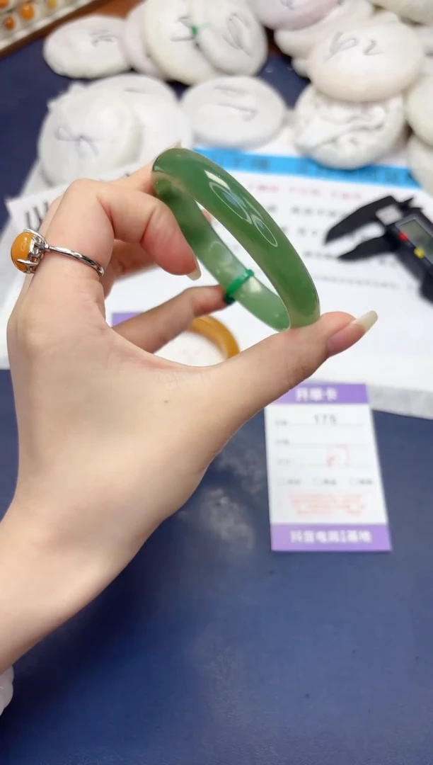 石英质玉手镯未镶嵌175-东陵玉-圈口62