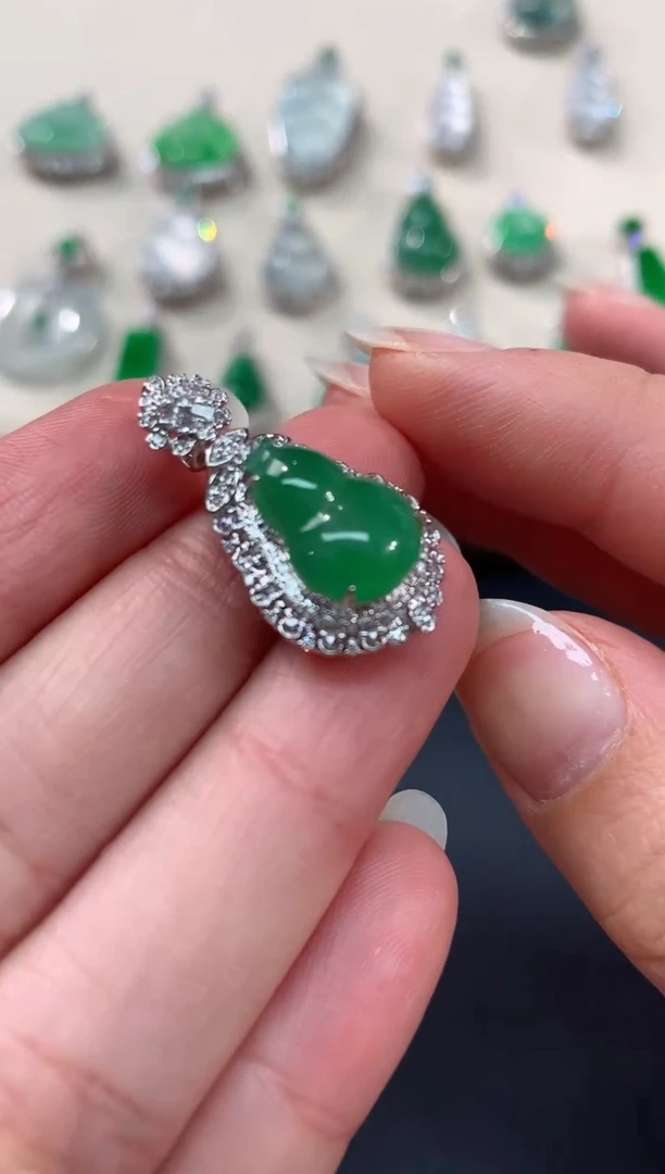 【闪购商品】翡翠吊坠(不含链)18K金镶嵌A115|9800+0