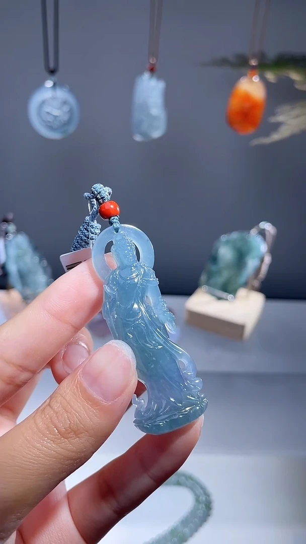 颈饰未镶嵌翡翠观音