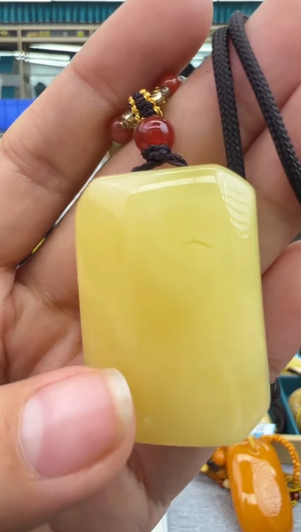 未镶嵌颈饰琥珀27秒拍号 假一罚三