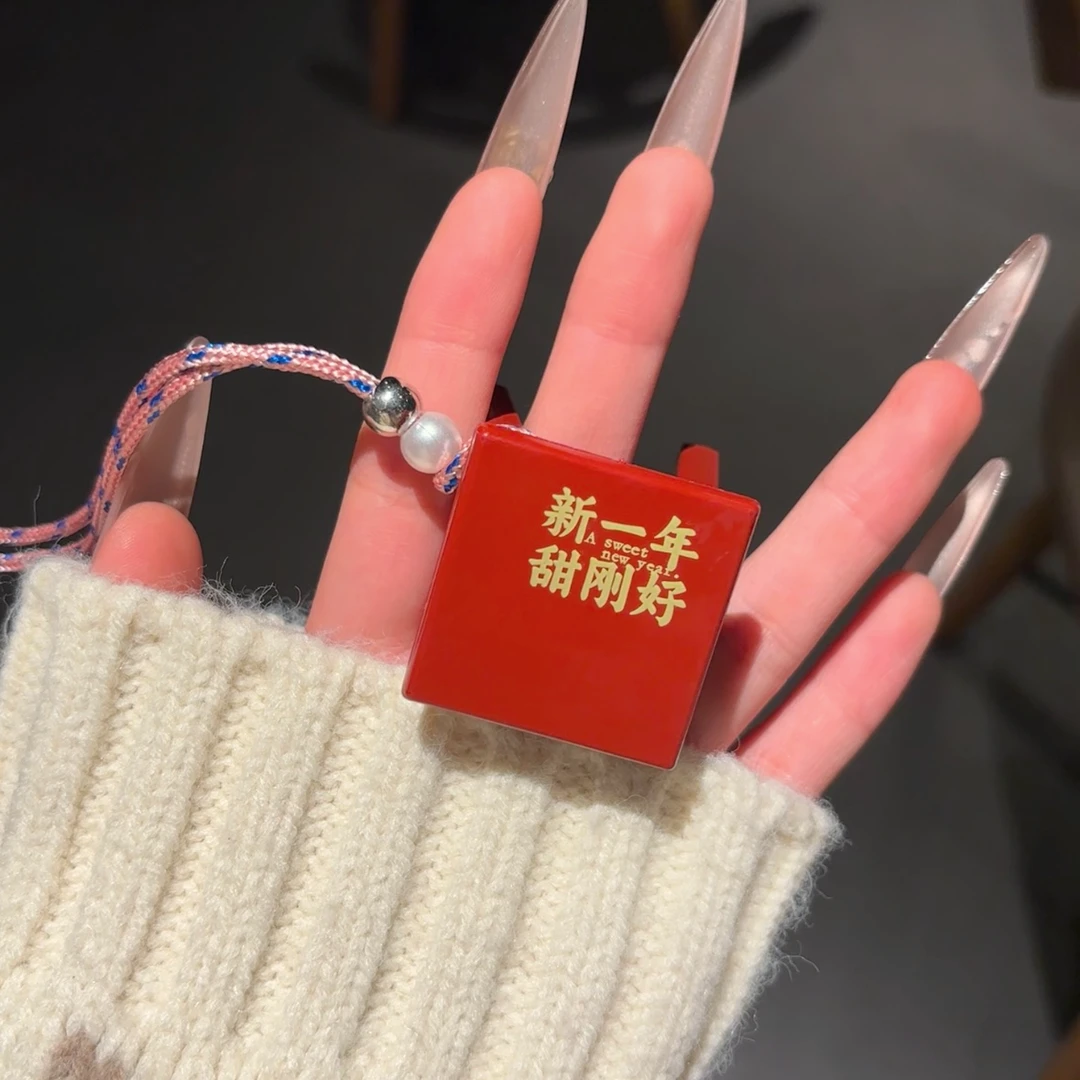 瑞幸小板凳褚橘联名周边迷你椅子好事就位瑞幸同款椅子新年挂件