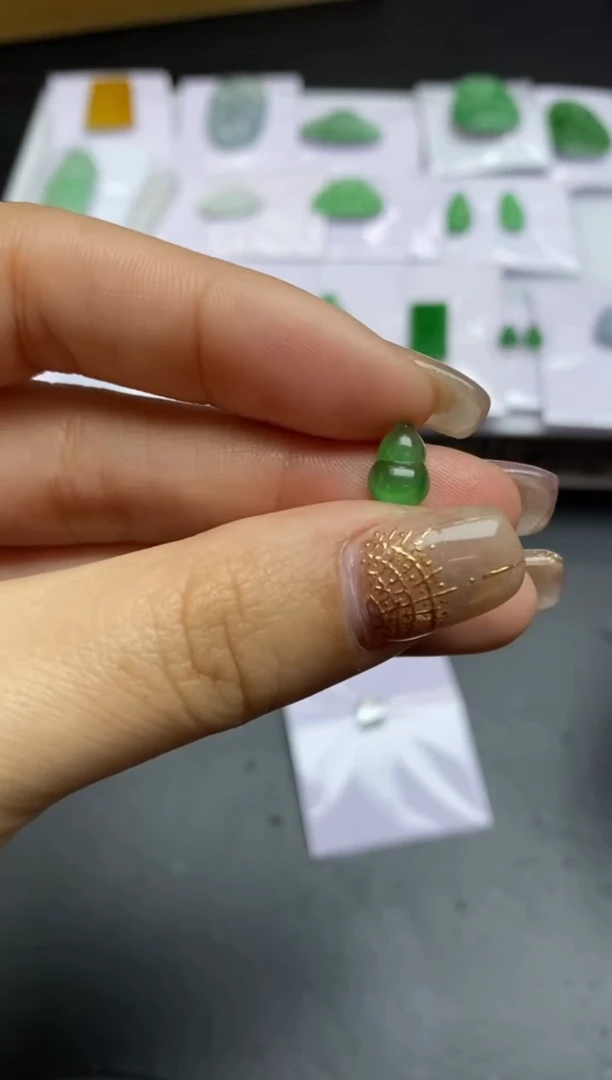 【闪购商品】定制翡翠未镶嵌翡翠毛货~