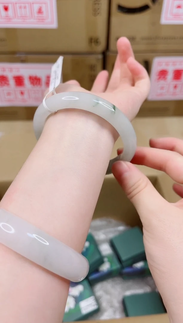 未镶嵌手镯石英质玉T-3859