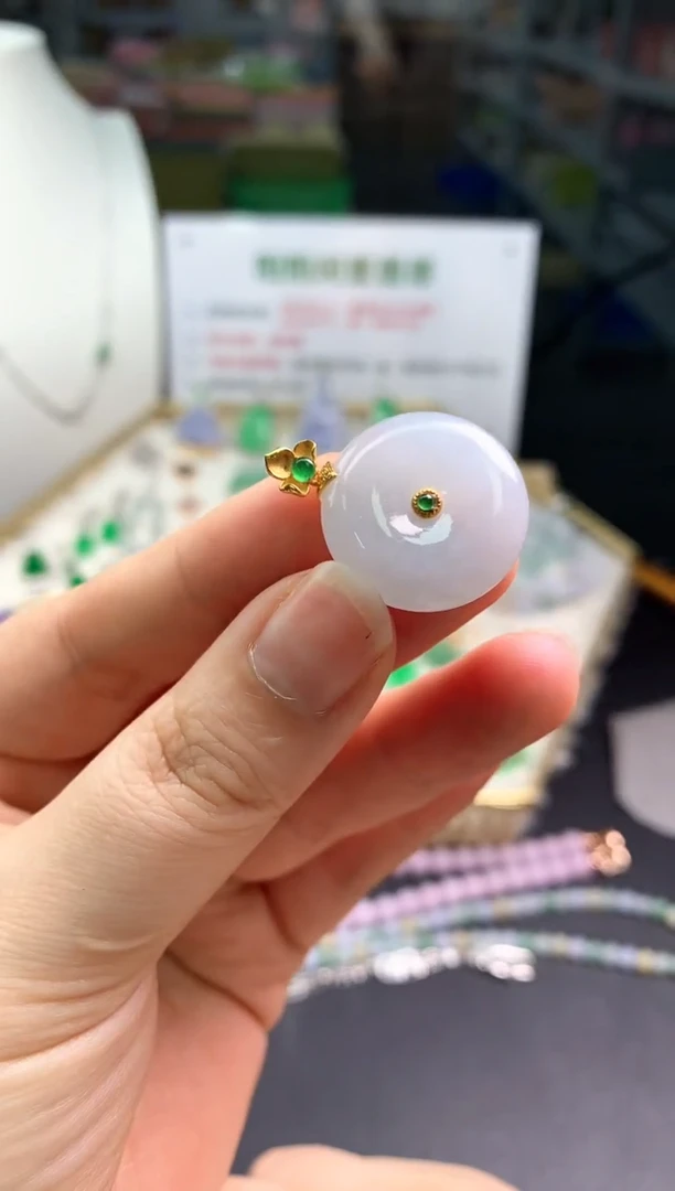 【闪购商品】翡翠吊坠(不含链)18K金镶嵌翡翠吊坠|不退不换