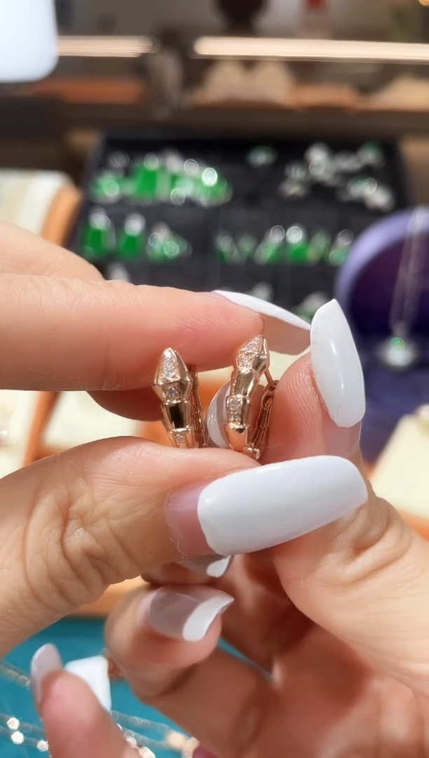 【闪购商品】钻石耳饰18K金镶嵌耳饰