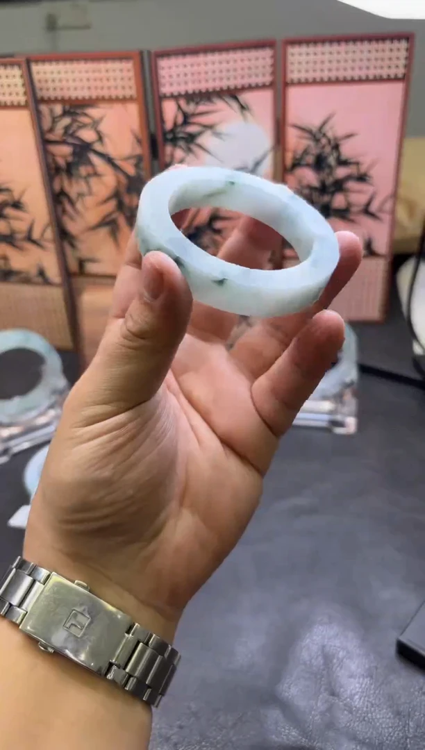 未镶嵌手镯定制翡翠小****?手镯定制