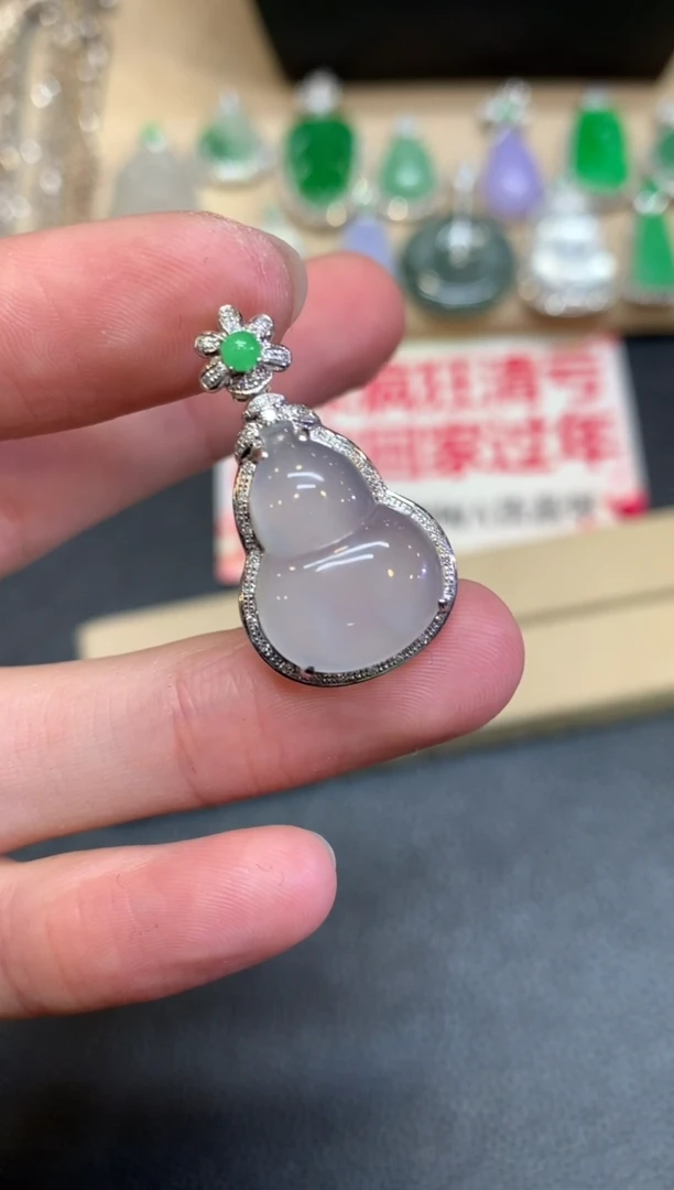 【闪购商品】翡翠颈饰18K金镶嵌葫芦【无服务费】
