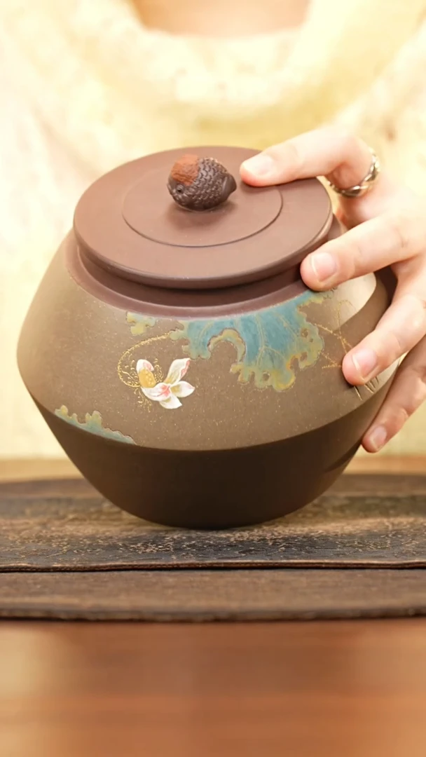 紫砂茶叶罐金鱼钮青段泥绘荷叶荷花合欢罐