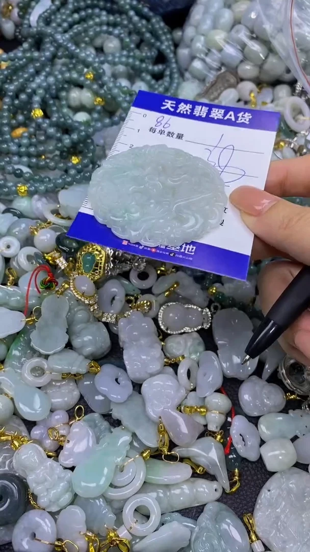 翡翠未镶嵌颈饰天然翡翠A货吊坠批量多样性发其一