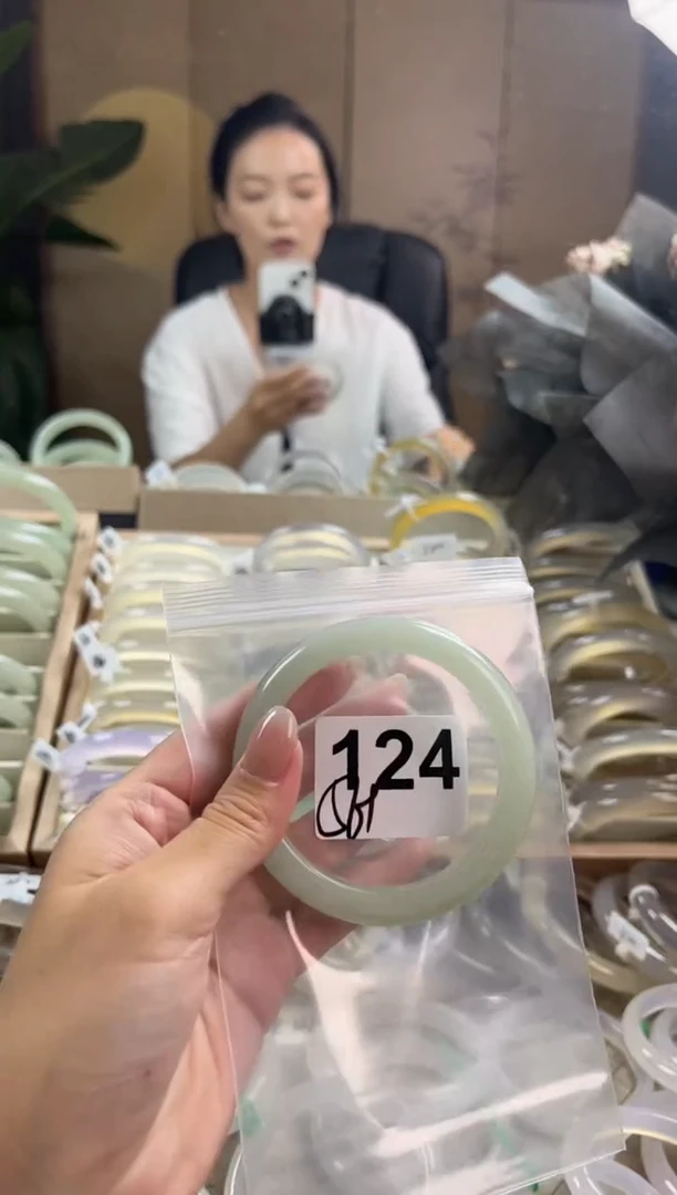 未镶嵌手镯石英质玉124