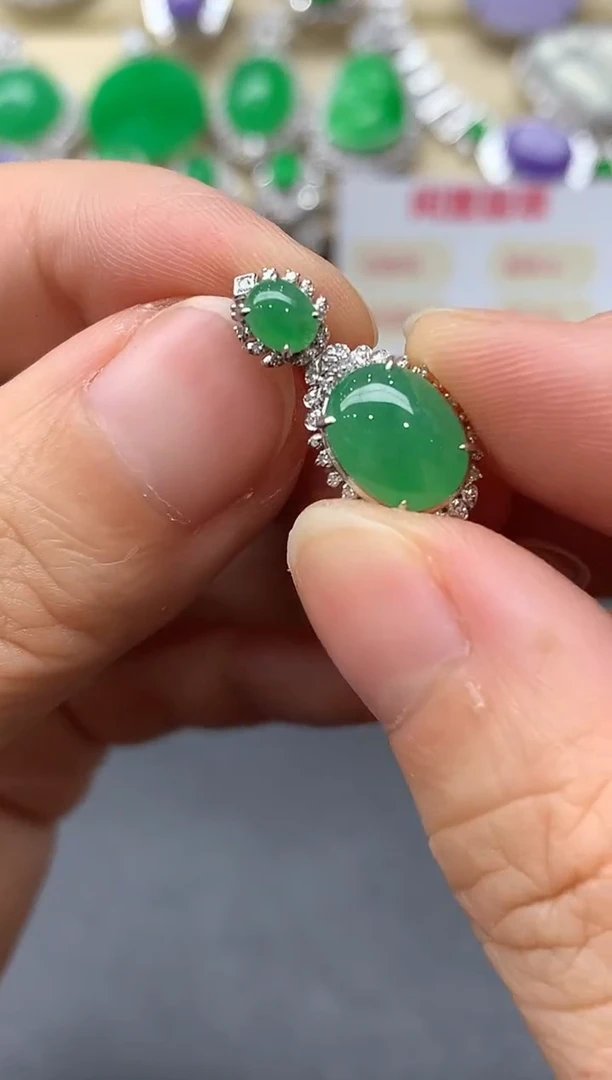 颈饰18K金镶嵌翡翠376-中国好珍宝