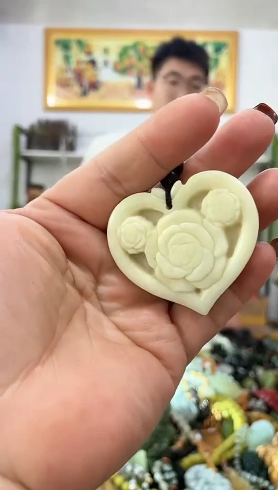 未镶嵌岫玉吊坠