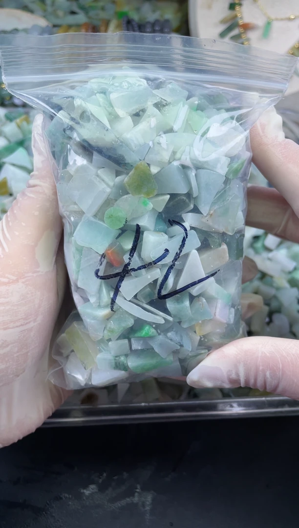 【闪购商品】翡翠颈饰未镶嵌天然翡翠边角迷你号500克42