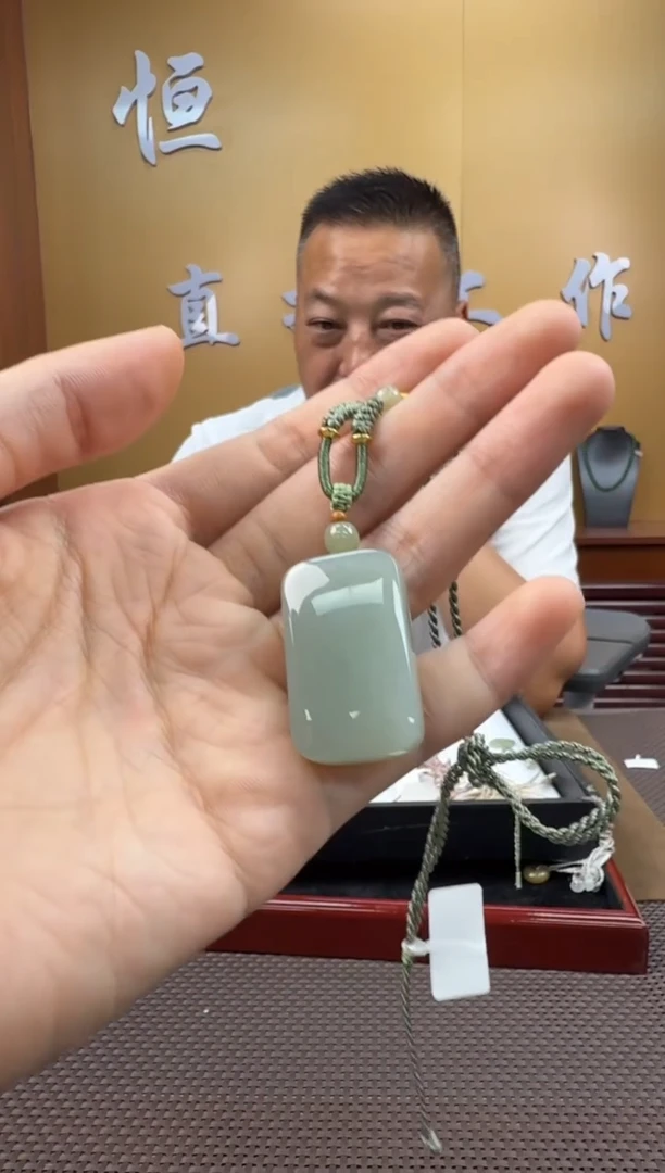 和田玉未镶嵌颈饰挂件
