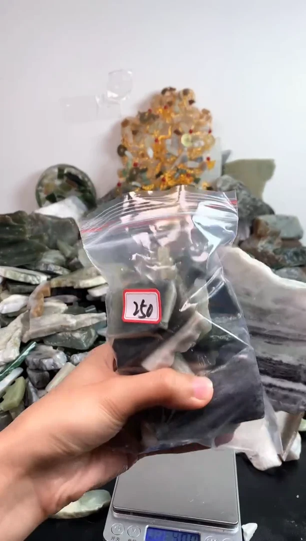 未镶嵌和田玉摆件250